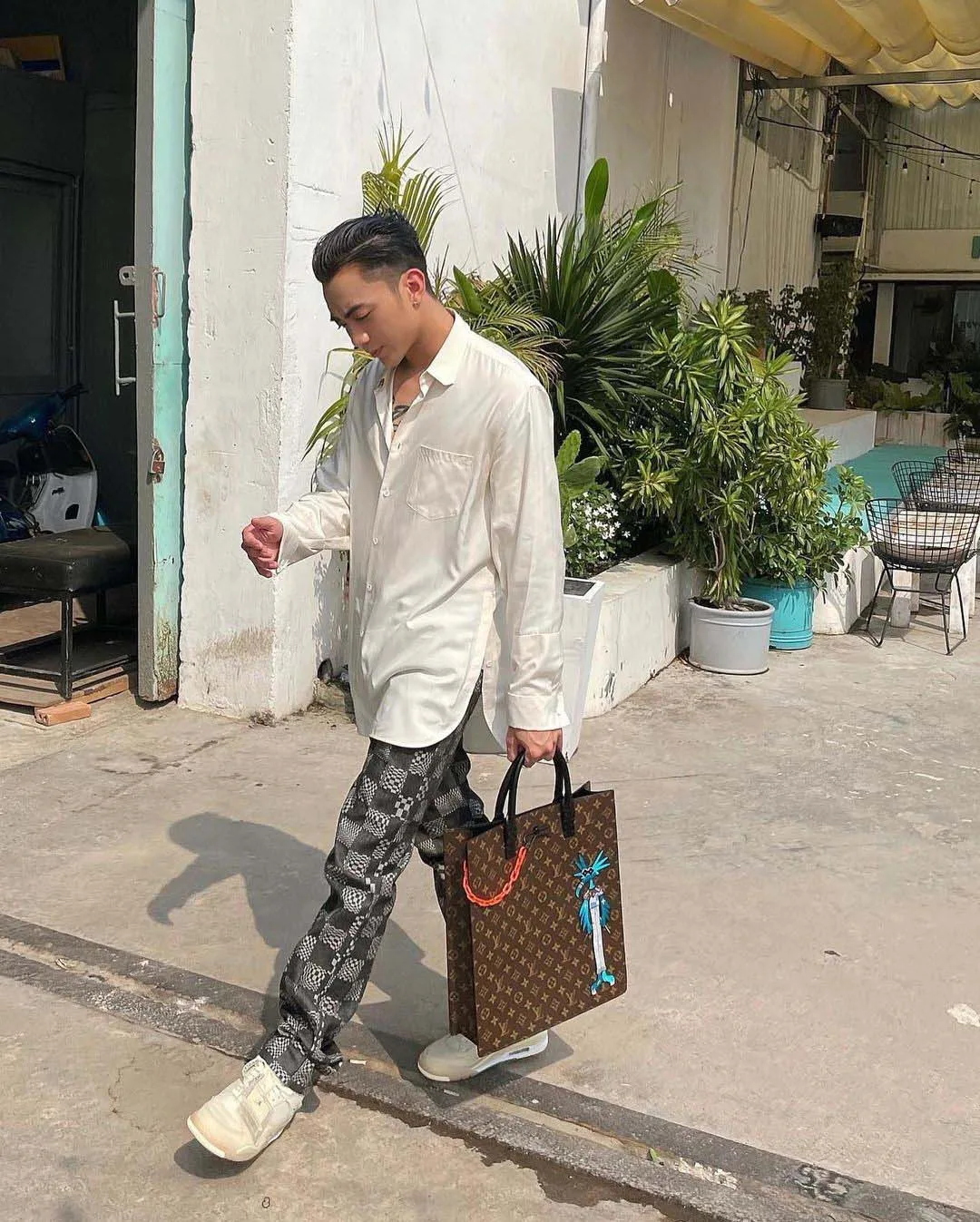 thời trang sao soobin hoàng sơn mặc LV