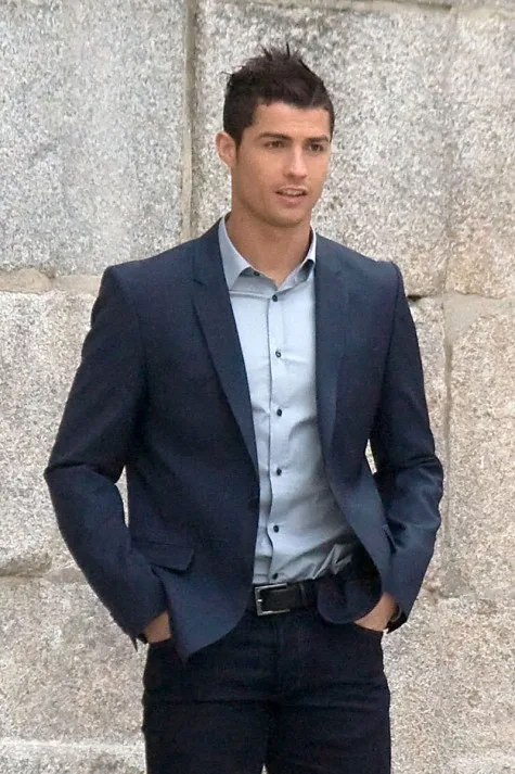 CR7 luôn nổi bật với phong cách thời trang nam tính của mình... CR7 luôn nổi bật với phong cách thời trang nam tính của mình...