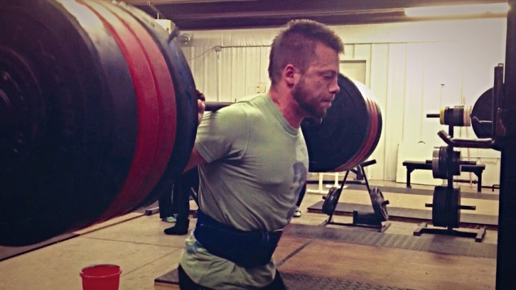Một bài tập Squat vận hành như thế nào?