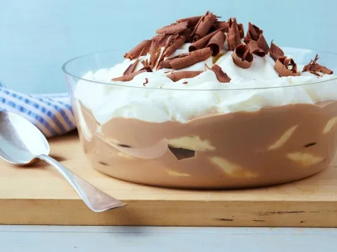 Ngoài uống sữa chocolate và ăn chuối theo cách đơn giản và tự nhiên, bạn có thể dùng chúng làm các món như pudding…