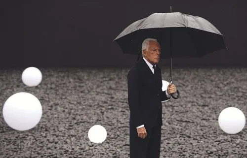 Nhà thiết kế thời trang Giorgio Armani Nhà thiết kế thời trang Giorgio Armani