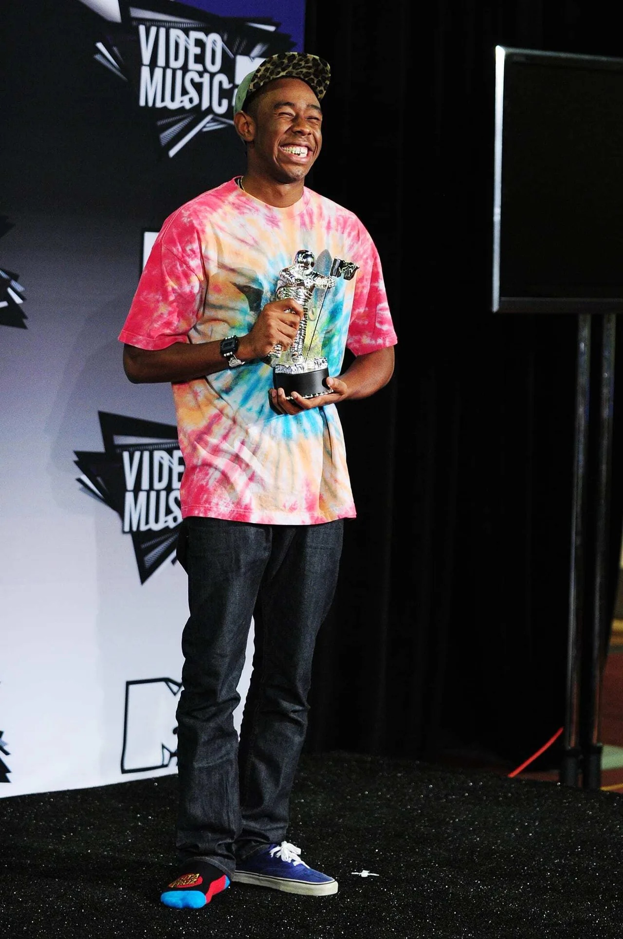 thoi-trang-tyler-the-creator-elle-man-0721-FREDERIC-J.-BROWN