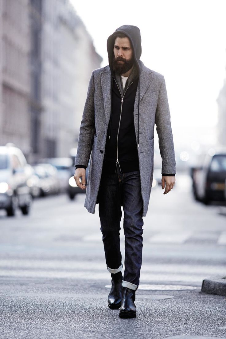 Lịch lãm với chiếc Coat dày dặn khoác ngoài áo khoác Hoodie. Thật ra dáng quý ông lịch lãm phải không nào