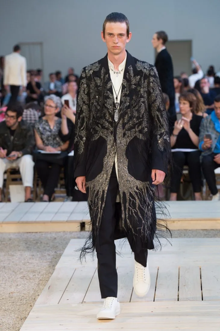 10 bộ sưu tập hàng đầu dành cho nam trong Tuần lễ thời trang 2018 alexander_mc_queen_look_39_menswear_spring_2018