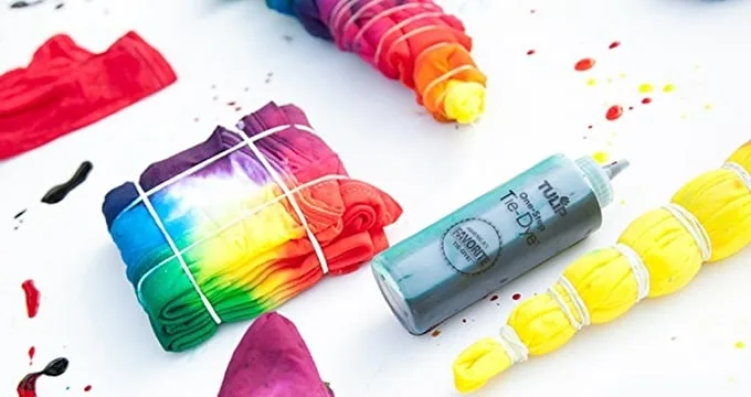 Hoạ- tiết Tie-dye-ELLE Man 001