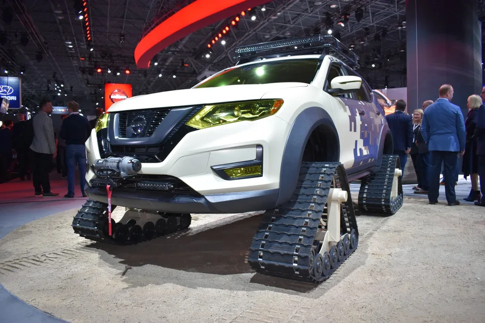trien lam o to - elle man 6-Nissan-Rogue-Trail-Warrior-Project