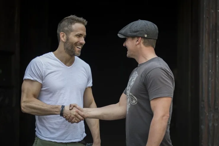 Ryan Reynolds & Triumph Thruxton cafe racer 11 - elle man