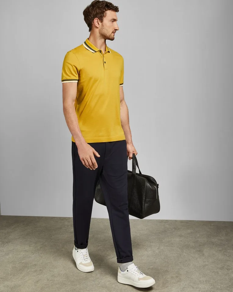 mau vang - Ted Baker