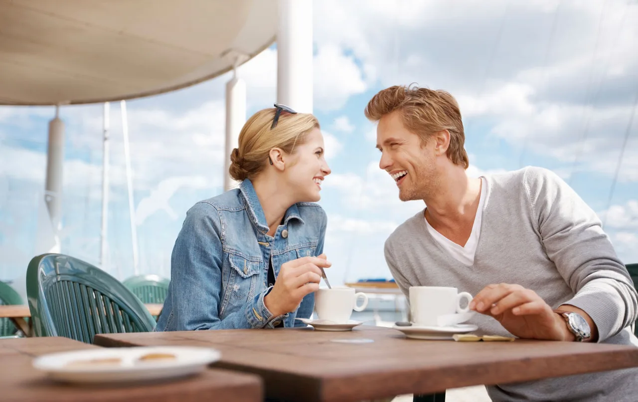 Đặt chỗ trước để đảm bảo rằng hai người sẽ không phải xếp hàng dài chờ đợi hoặc thậm chí ra về vì hết bàn