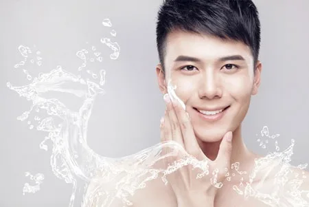 Nước hoa hồng chính là loại nước dẫn cho những dưỡng chất đến sau. Photo: Thammyquoctebelly