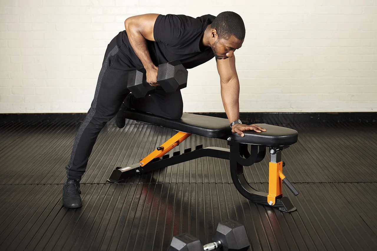 bai tap gym Bent over rows - elle man