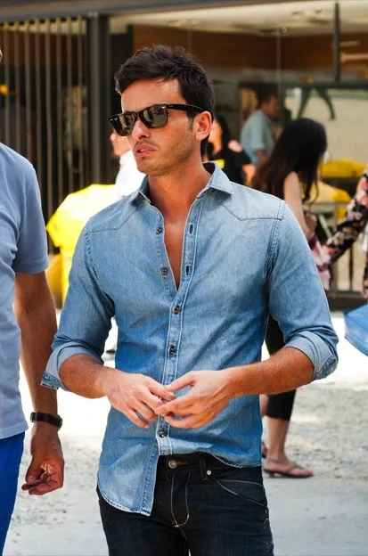 4 loại sơ mi đẹp nhất khi mặc với quần Jeans