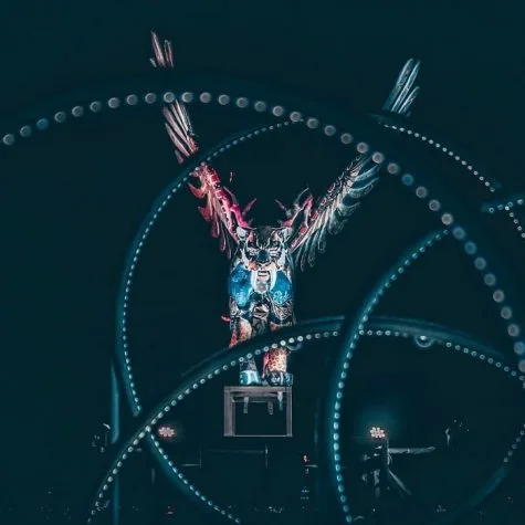 le hoi burning man 2019 - tuong su tu kim loai co canh - cre yaqizheng - elle man