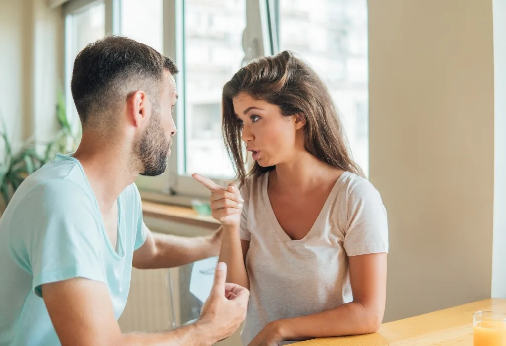 Cô ấy khinh thường bạn trong một mối quan hệ