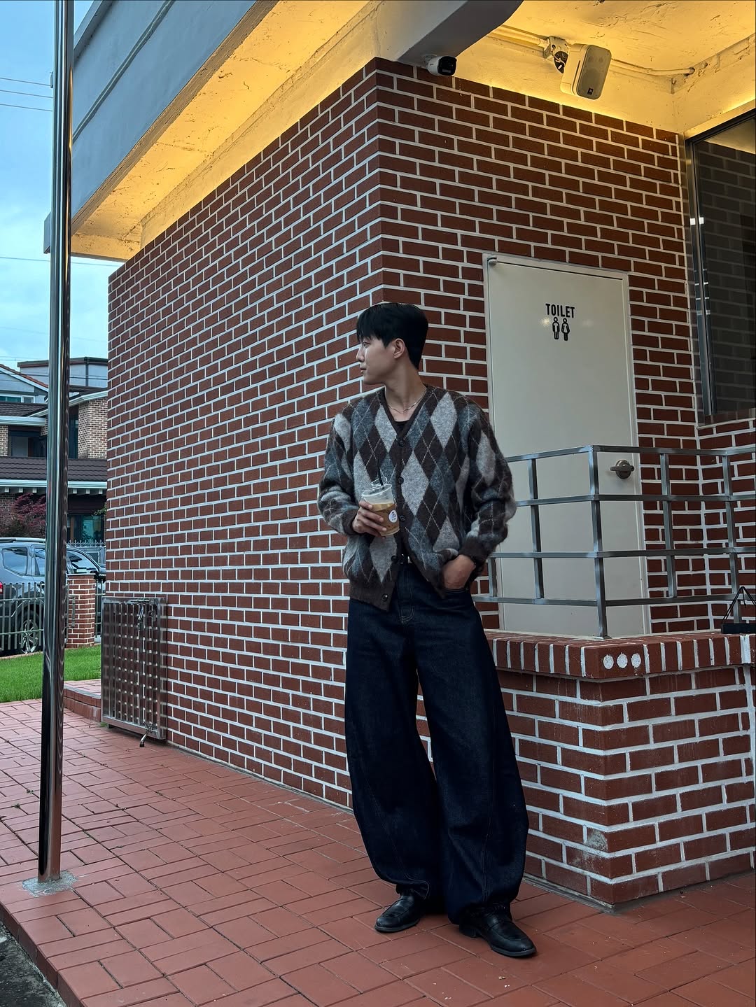 Kết hợp áo len cardigan