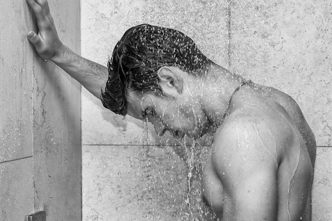 chăm sóc da mặt mùa Đông - tắm gội - elle man