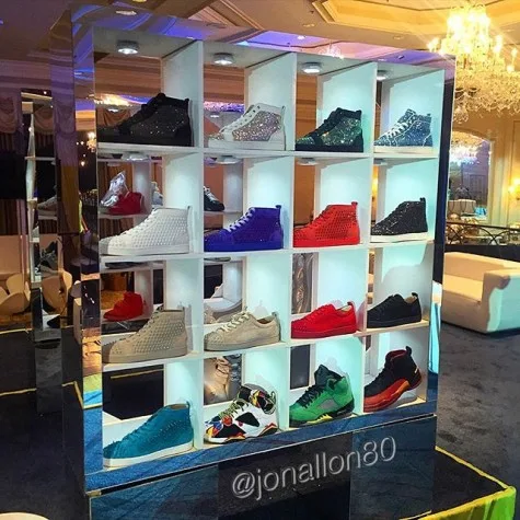 Anh sở hữu cửa hàng cao cấp với những đôi sneaker đắt giá