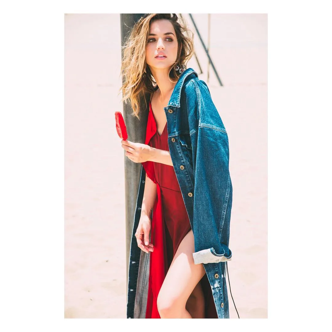 dien vien ana de armas - elle man (10)