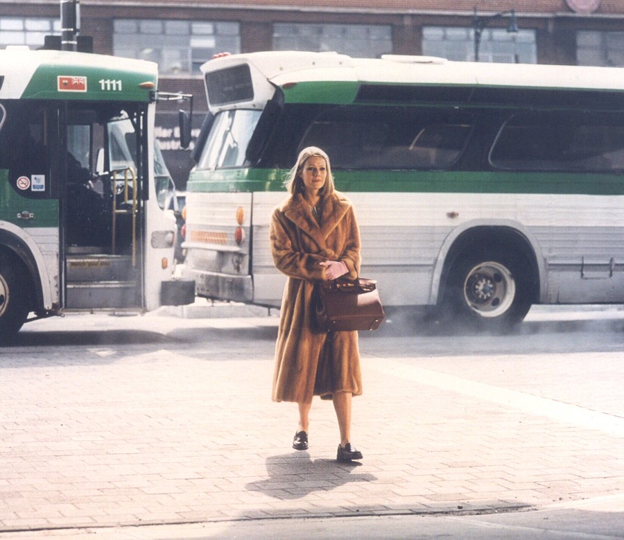 Margot Tenebaum Gwyneth Patrow trong áo lông thú fendi