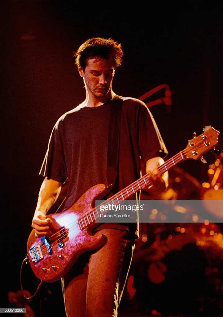 diễn viên keanu reeves - thành viên của nhóm nhạc dog star