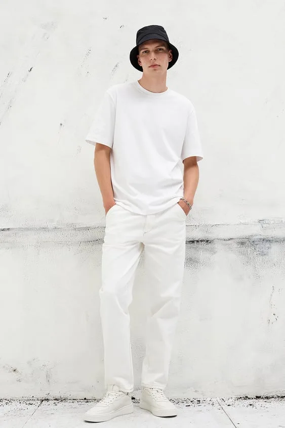 jeans với sneaker - Zara