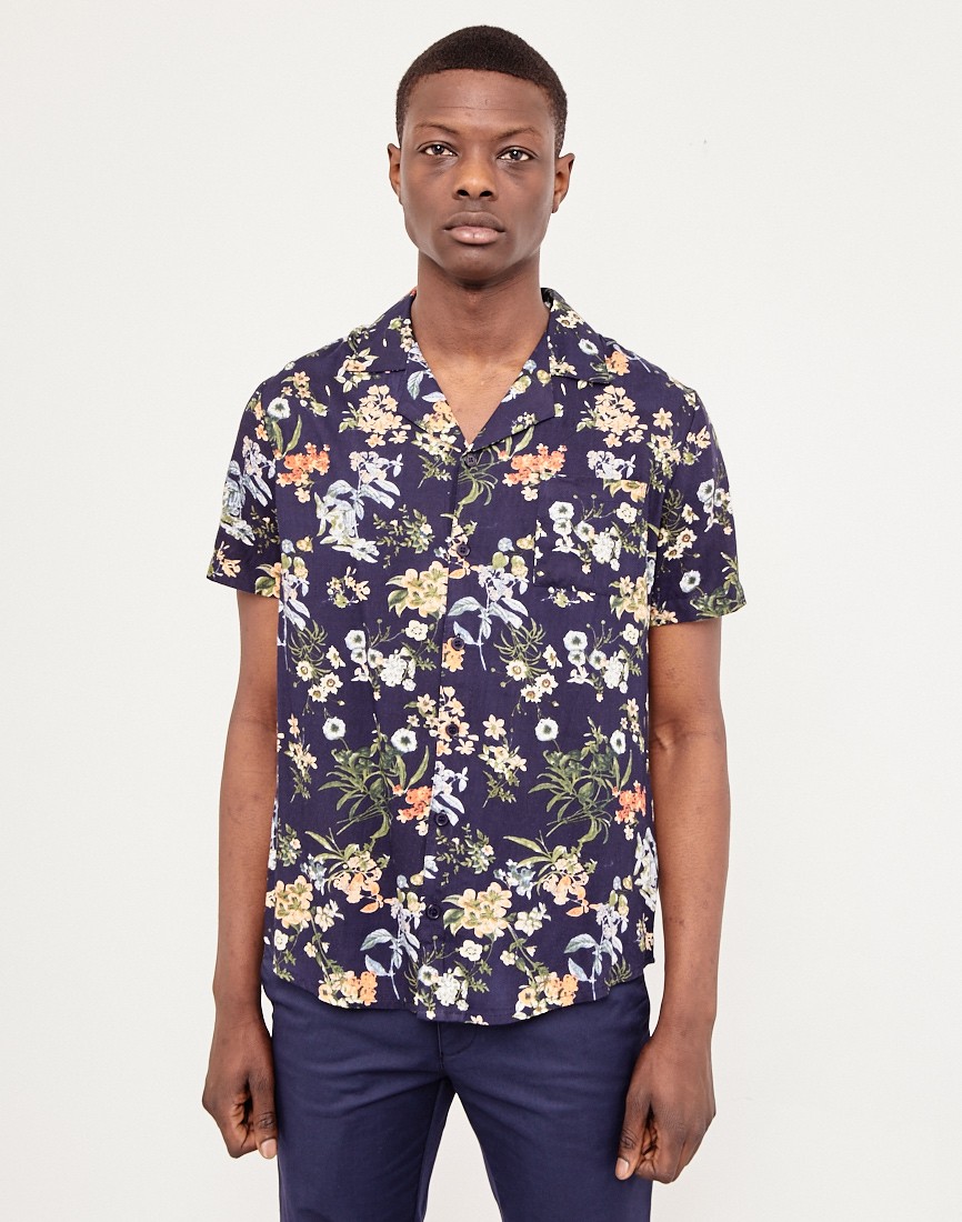 ELLE Man Style Calendar Diện sơ mi phong cách Hawaii đúng chất mùa hè. (9)