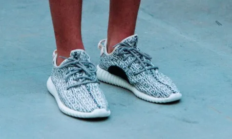 Giày thể thao Adidas với tên gọi Yeezy Boost 350 Giày thể thao Adidas với tên gọi Yeezy Boost 350