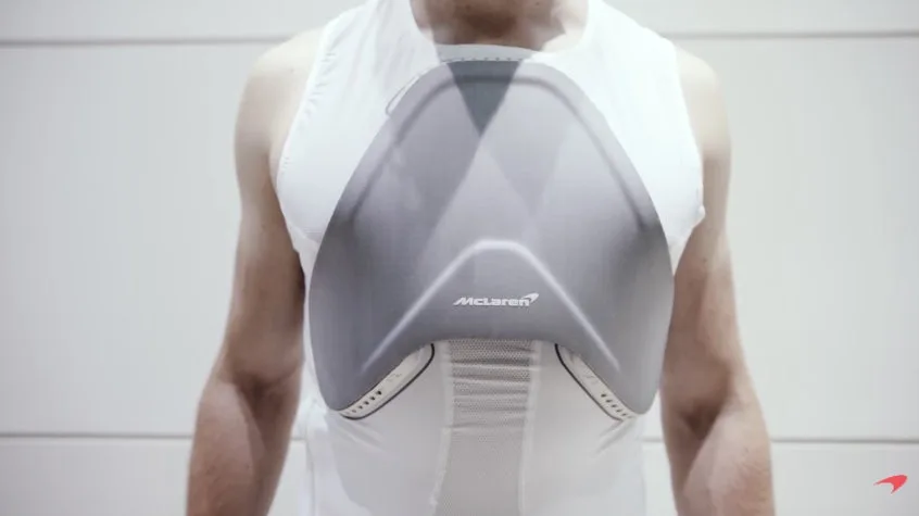 ao giap mclaren - elle man 5