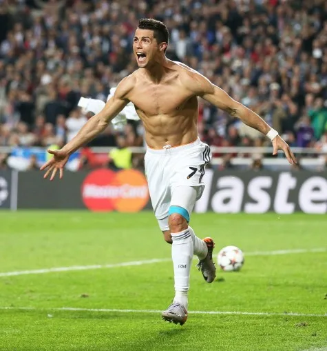 phong cách thời trang nam tính của Cristiano Ronaldo phong cách thời trang nam tính của Cristiano Ronaldo
