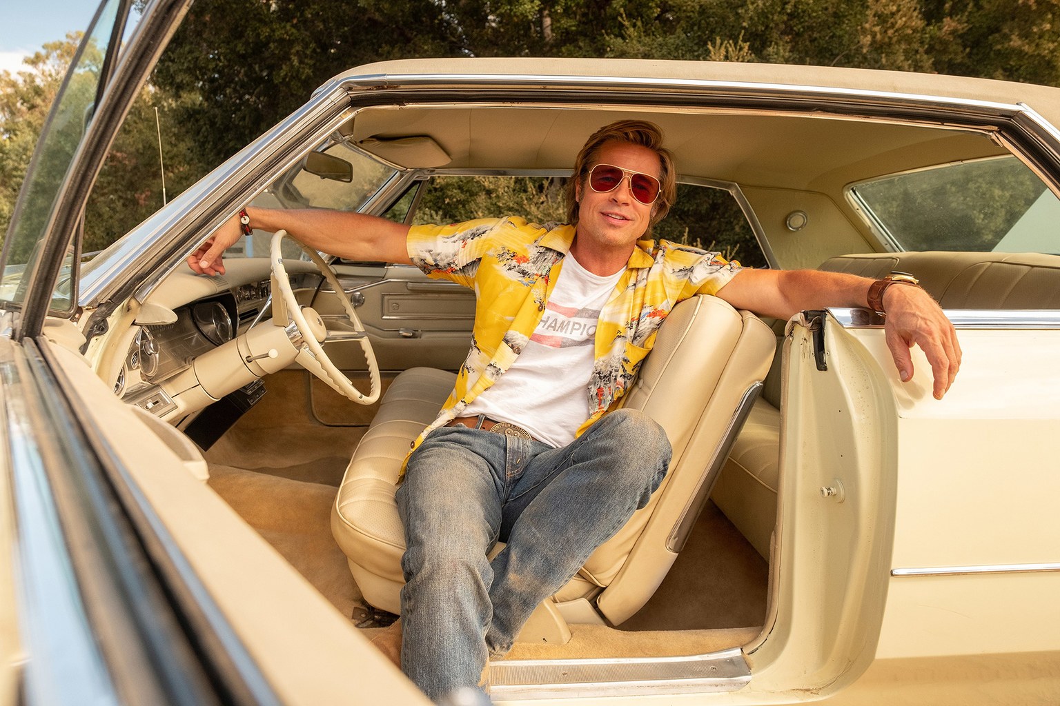 Once upon a time in hollywood cliff trong chiếc áo hawaii