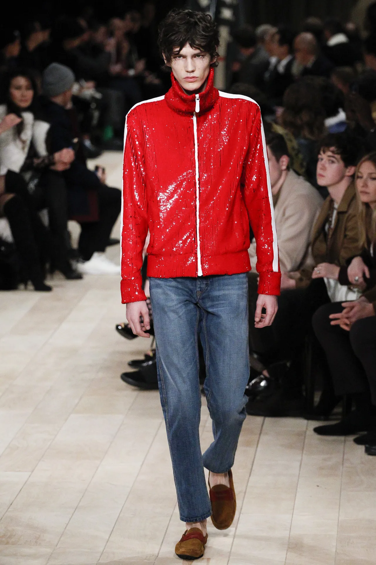 ELLE Man Style Calendar Hoai co cung ao khoac Track Jacket