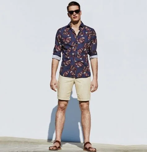 Sandal cực kì phù hợp trong những chuyến đi biển. Ảnh: Pinterest